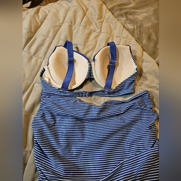 Large Bikini top and Skirt from LA Vien Rose - Picture 3 of 3